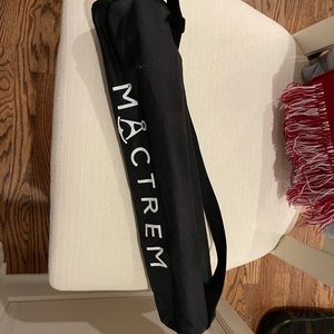 Mactrem camera tripod. Like new